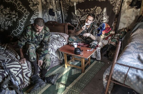 離土耳其邊境不遠的敘利亞政府軍士兵。 - 俄羅斯衛星通訊社