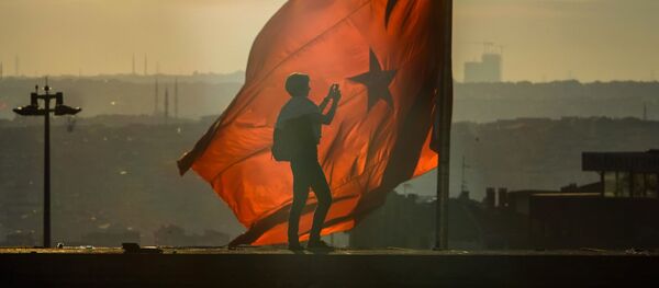 Турецкий флаг на площади Таксим в Стамбуле - 俄羅斯衛星通訊社