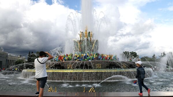 莫斯科国民经济成就展览馆的石花喷泉 - 俄罗斯卫星通讯社
