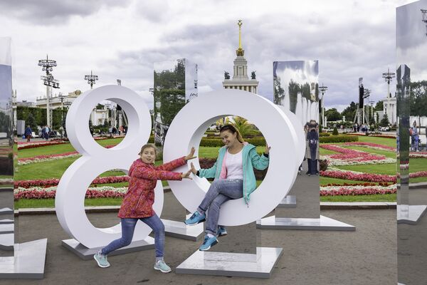 煥然一新的全俄國民經濟成就展覽館成為最受莫斯科人歡迎的全家休閒的地方之一。 - 俄羅斯衛星通訊社