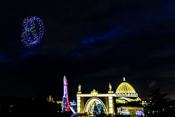 全俄国民经济成就展览馆上空的无人机表演 - 俄罗斯卫星通讯社
