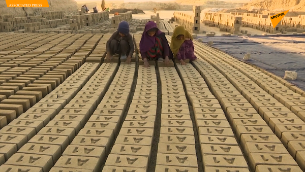 阿富汗小小“磚廠工” - 俄羅斯衛星通訊社
