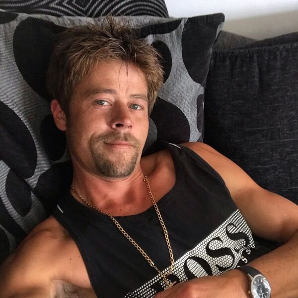 英国一名建筑工人长得与布拉德∙皮特相差无几 - 俄罗斯卫星通讯社