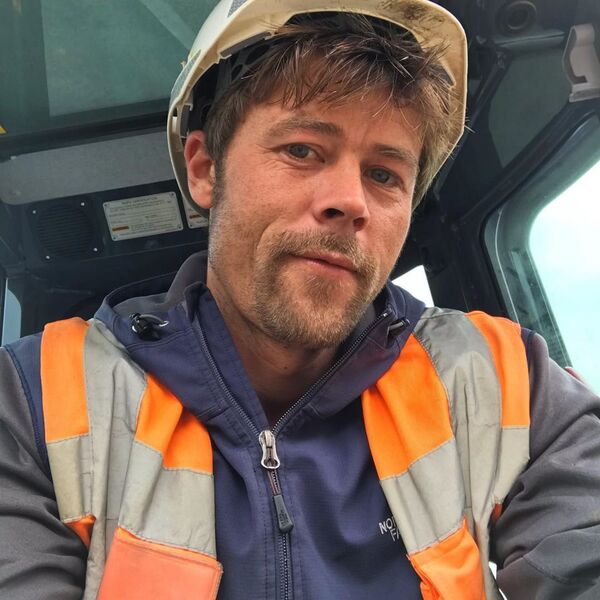 英国一名建筑工人长得与布拉德∙皮特相差无几 - 俄罗斯卫星通讯社