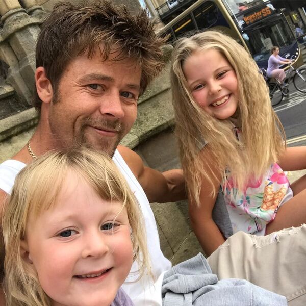 英国一名建筑工人长得与布拉德∙皮特相差无几 - 俄罗斯卫星通讯社