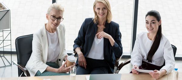 Стильные деловые женщины в офисе - 俄罗斯卫星通讯社