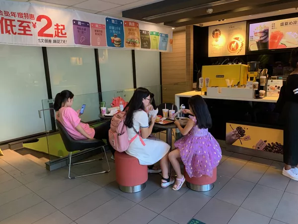 美國快餐在中國的繁榮:貿易戰的後果,抑或是前進的結果? 美國快餐在中國的繁榮:貿易戰的後果,抑或是前進的結果? - 俄羅斯衛星通訊社