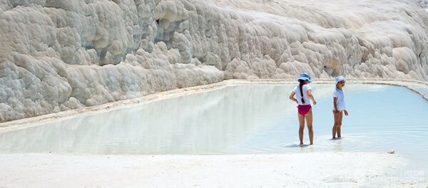 土耳其棉花堡温泉凭何吸引游客？ - 俄罗斯卫星通讯社