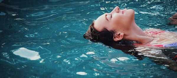 Плавать в бассейне - 俄罗斯卫星通讯社