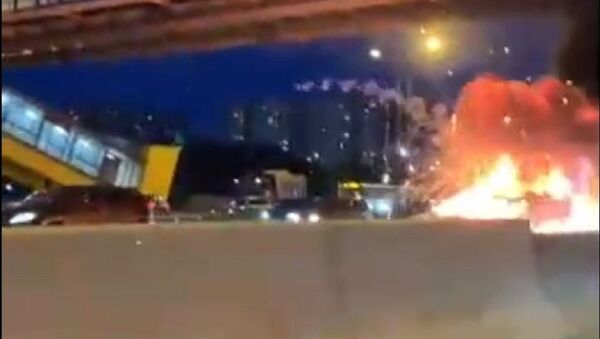 特斯拉汽车在莫斯科环城路上爆炸的视频被拍下 （视频） - 俄罗斯卫星通讯社