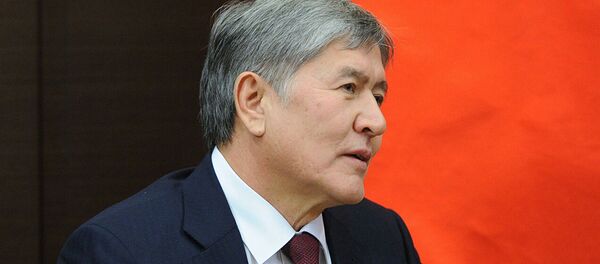 Алмазбек Атамбаев - 俄罗斯卫星通讯社