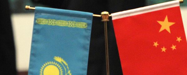 Флаг Китая и Казахстана - 俄罗斯卫星通讯社