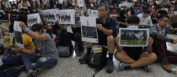 暴徒非法禁锢殴打记者严重践踏新闻自由 与恐怖分子无异 暴徒非法禁锢殴打记者严重践踏新闻自由 与恐怖分子无异 - 俄罗斯卫星通讯社