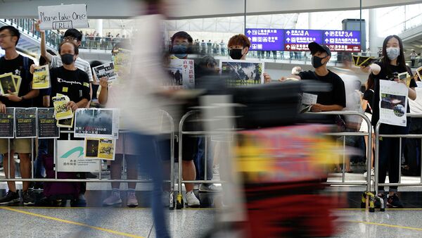 媒體：香港法院下強制令允許驅離機場示威者 - 俄羅斯衛星通訊社