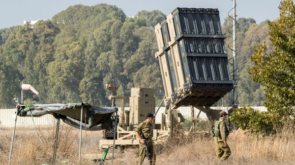 Израильские солдаты рядом с системой ПРО «Железный купол» - 俄羅斯衛星通訊社