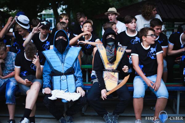 每天他们有两种主题活动(日间类和晚间类)、体育活动、海中游泳、比赛游戏。 每天他们有两种主题活动(日间类和晚间类)、体育活动、海中游泳、比赛游戏。 - 俄罗斯卫星通讯社
