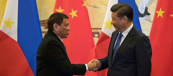 Президент Филиппин Родриго Дутерте и председатель КНР Си Цзиньпин во время встречи в Пекине - 俄羅斯衛星通訊社