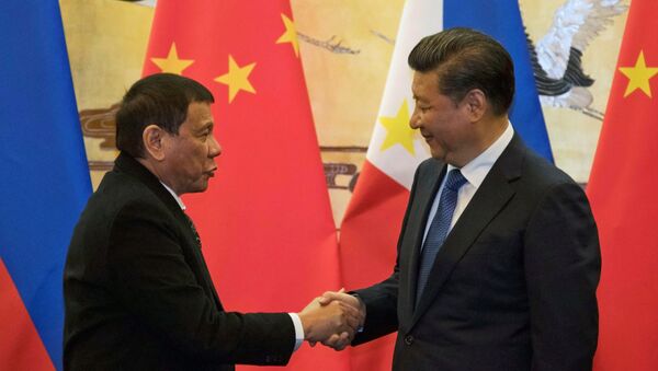 Президент Филиппин Родриго Дутерте и председатель КНР Си Цзиньпин во время встречи в Пекине - 俄羅斯衛星通訊社