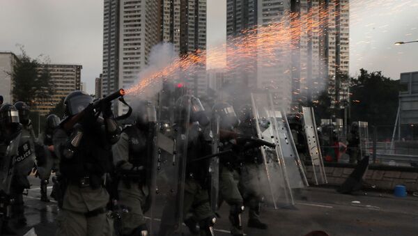 香港警方使用水炮車驅散示威者 - 俄羅斯衛星通訊社
