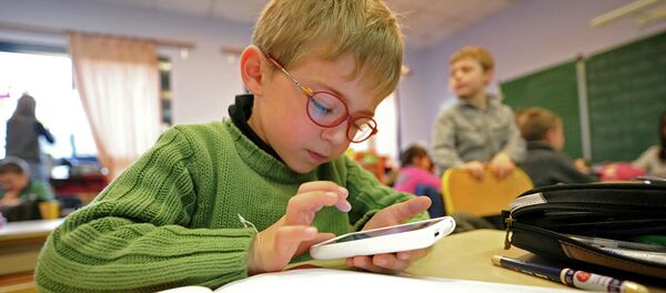 科学家解释过分热衷社交网络和青少年健康之间的关系 科学家解释过分热衷社交网络和青少年健康之间的关系 - 俄罗斯卫星通讯社