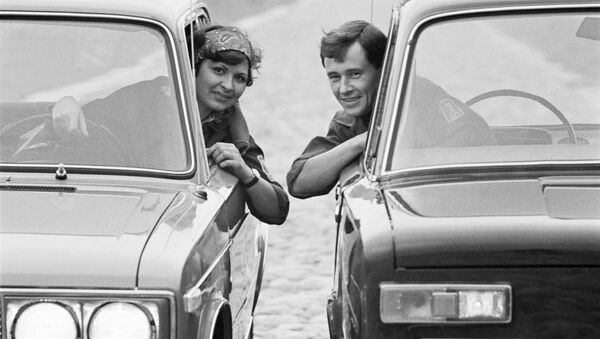 開日古利車的男女司機。1971年。 - 俄羅斯衛星通訊社