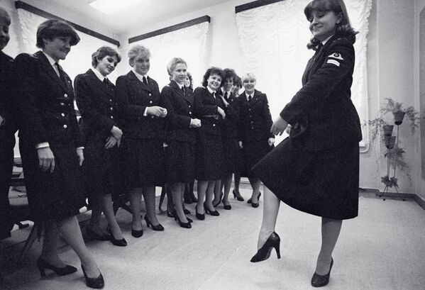 列宁格勒民航技术学校舞蹈课上的空姐。1984年。 - 俄罗斯卫星通讯社
