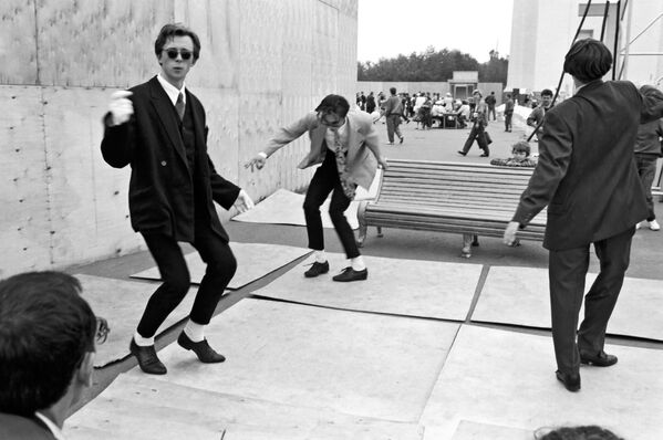 莫斯科的摩登青年在跳搖擺舞。1980年。 - 俄羅斯衛星通訊社