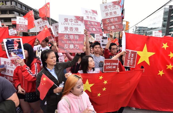 在加华人爱国护港游行 - 俄罗斯卫星通讯社