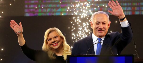 媒体：以色列总理夫人大闹赴基辅飞机 - 俄罗斯卫星通讯社