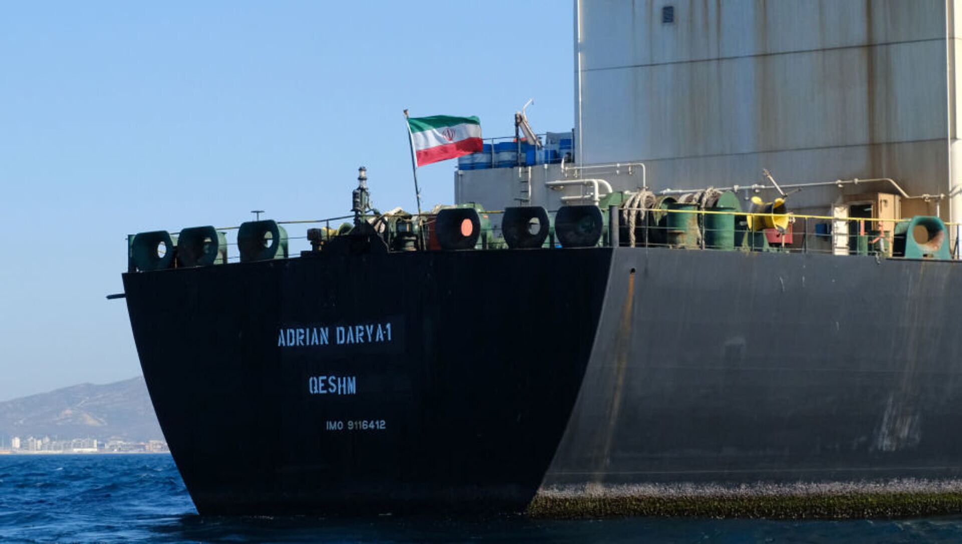 18 августа 2019 года иранский флаг развевается на борту нефтяного танкера Адриан-Дарья, ранее известного как грация 1, у берегов Гибралтара.  - 俄羅斯衛星通訊社, 1920, 29.09.2021
