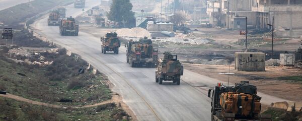Турецкие военные проекзжают через северо-западную сирийскую провинцию Идлиб. Архивное фото - 俄罗斯卫星通讯社