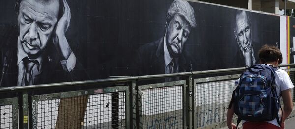 Постеры с изображением Дональда Трампа и Владимира Путина в Берлине - 俄罗斯卫星通讯社