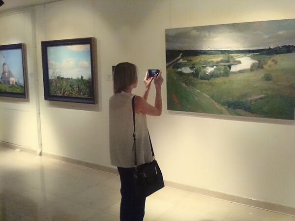 中国写意油画学派俄罗斯写生交流展在莫斯科文化中心开幕 - 俄罗斯卫星通讯社
