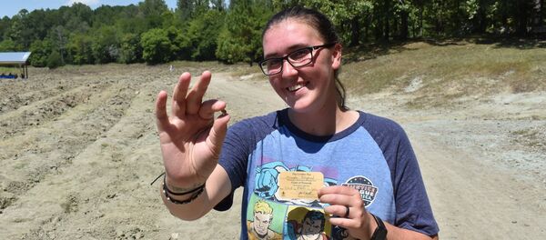 美國一女子觀看尋寶教學視頻後發現一顆鑽石 - 俄羅斯衛星通訊社