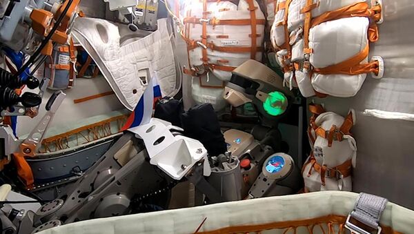 俄首位机器人航天员从太空向俄罗斯人祝贺国旗日 - 俄罗斯卫星通讯社