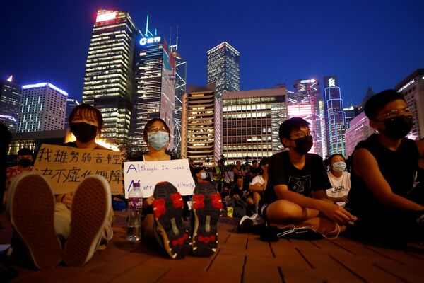 香港中小学生加入抗议队伍  - 俄罗斯卫星通讯社