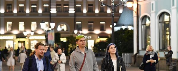 Люди прогуливаются по улице Рождественка в Москве. Люди прогуливаются по улице Рождественка в Москве. - 俄羅斯衛星通訊社