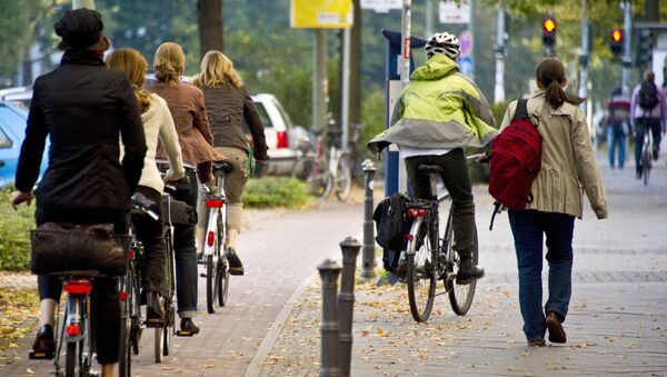 Пешеходы и велосипедисты в Берлине - 俄罗斯卫星通讯社