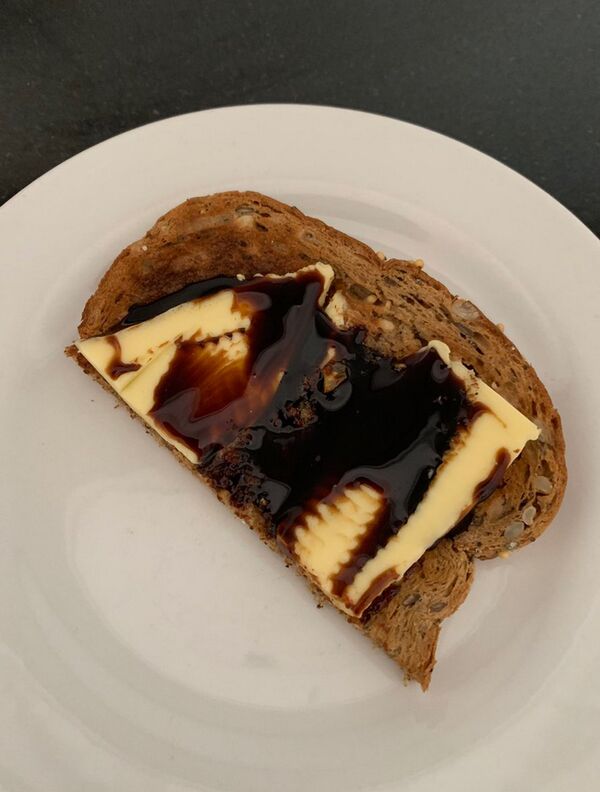 一位厨师做了一款与众不同的黄油吐司 - 俄罗斯卫星通讯社