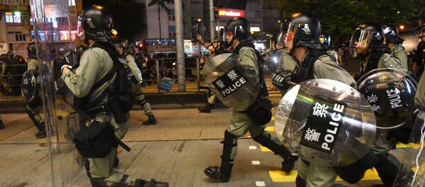 香港许多地区示威者与警察发生冲突 - 俄罗斯卫星通讯社