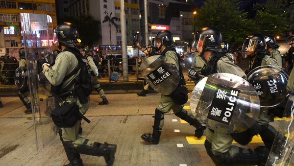 香港许多地区示威者与警察发生冲突 - 俄罗斯卫星通讯社