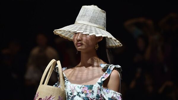 中国设计师赴美参加纽约时装周遭拒签 - 俄罗斯卫星通讯社