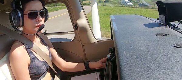 泰国国王玛哈·哇集拉隆功妻子的罕见镜头 - 俄罗斯卫星通讯社