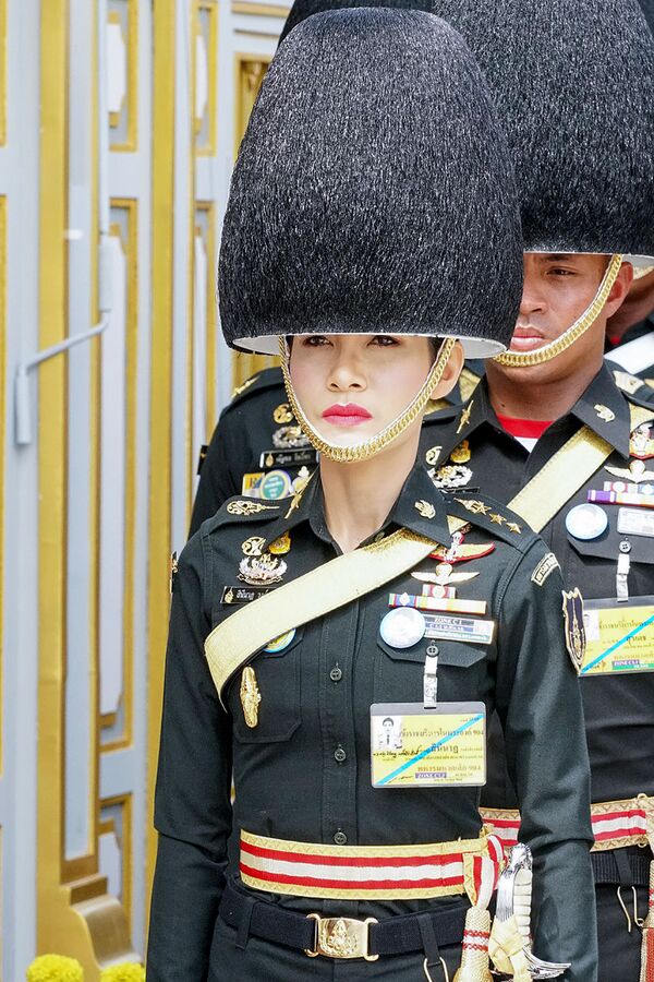 泰國國王瑪哈·哇集拉隆功妻子的罕見鏡頭 - 俄羅斯衛星通訊社