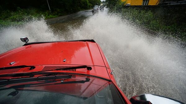 伊朗警告稱油庫遭襲後可能出現酸雨 - 俄羅斯衛星通訊社