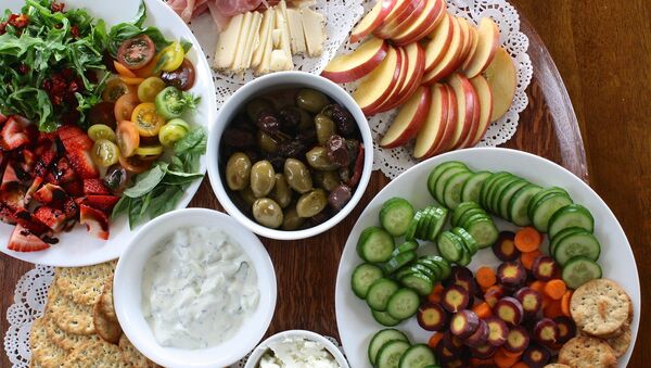 俄统计局统计俄罗斯人饮食中每天的卡路里及“最喜欢”的食品 - 俄罗斯卫星通讯社