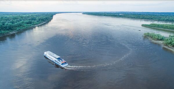额尔齐斯河上的游船 - 俄罗斯卫星通讯社
