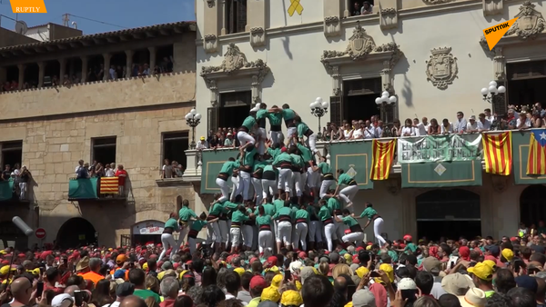 巴塞羅那上演精彩“疊人塔”活動 - 俄羅斯衛星通訊社