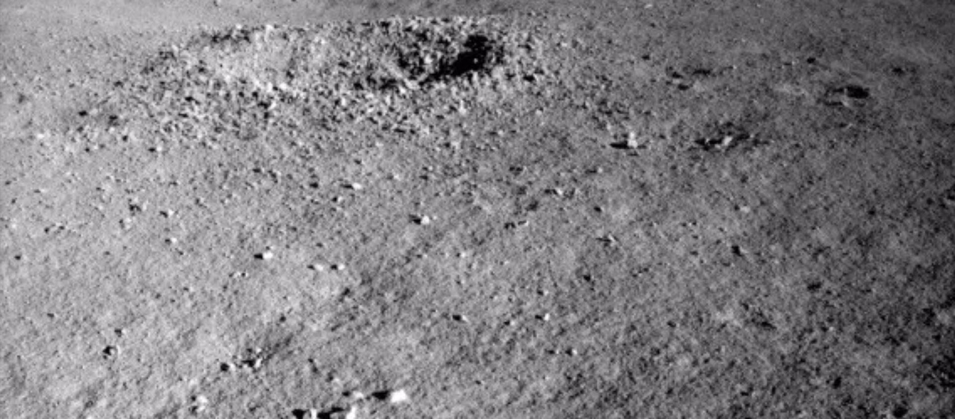 Обнаруженный китайским ровером «Юйту-2» неизвестный материал на обратной стороне Луны - 俄羅斯衛星通訊社, 1920, 09.12.2021