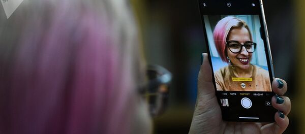 专家分析为什么“ZAO”软件对社会是危险的 - 俄罗斯卫星通讯社